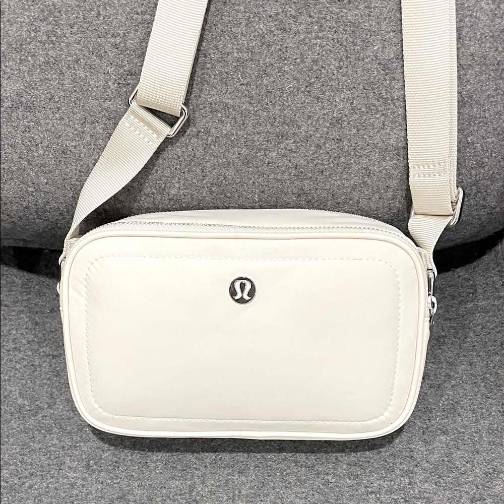 Lululemon camera bag white opal